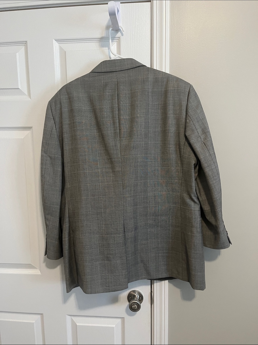 Jos A Bank Gray Suit - Picture 5 of 5